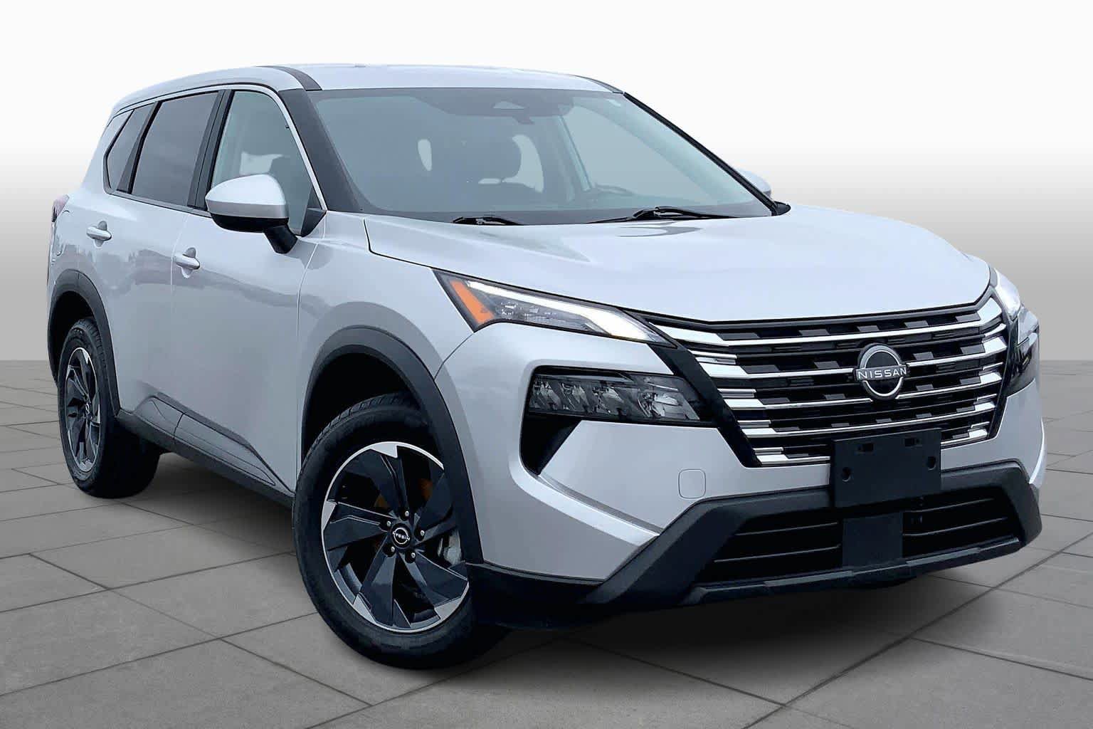 Used 2024 Nissan Rogue SV image 3