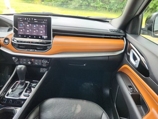 Used 2025 Jeep Compass Limited AWD/4WD image 24