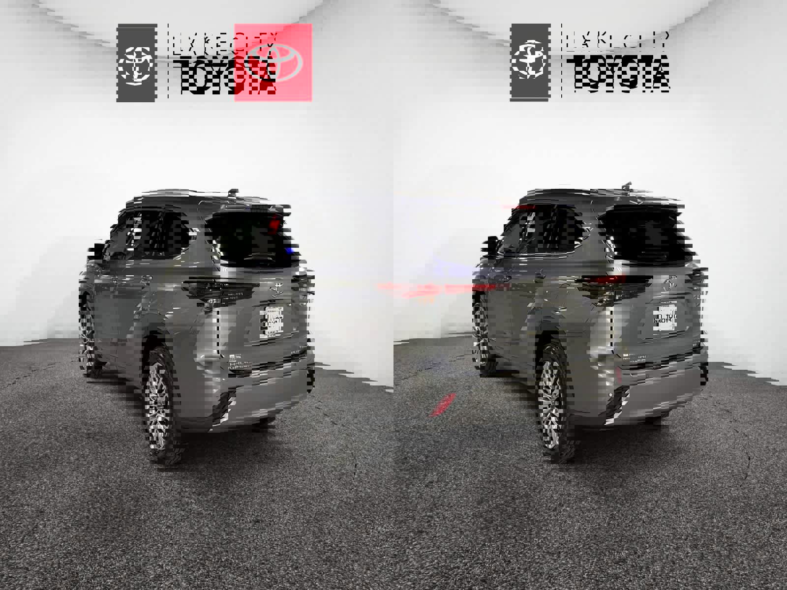 New 2026 Toyota Highlander Platinum image 3