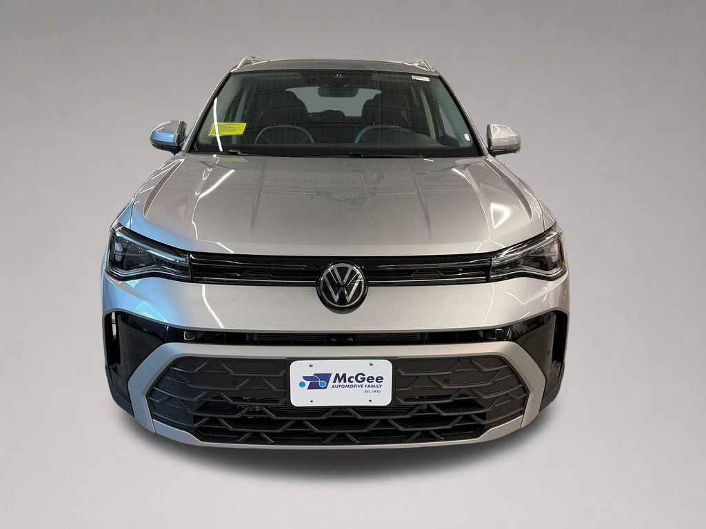 Certified 2025 Volkswagen Taos SE w/ Panoramic Sunroof Package AWD/4WD image 9
