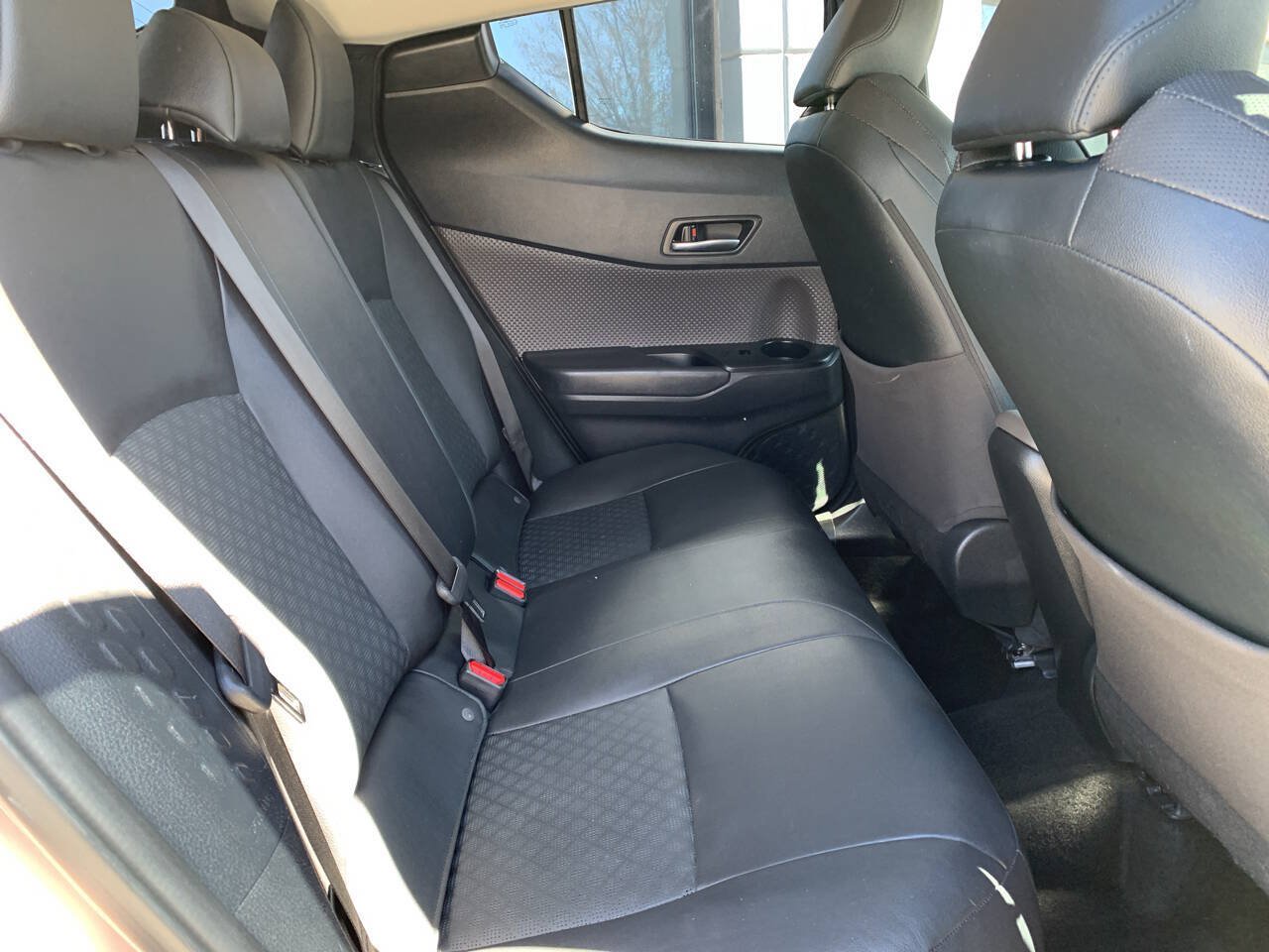 Used 2022 Toyota C-HR Limited FWD image 12