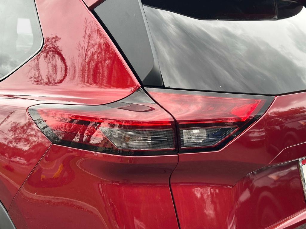 Certified 2022 Nissan Rogue SV image 13