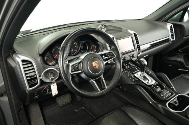 Used 2016 Porsche Cayenne image 30