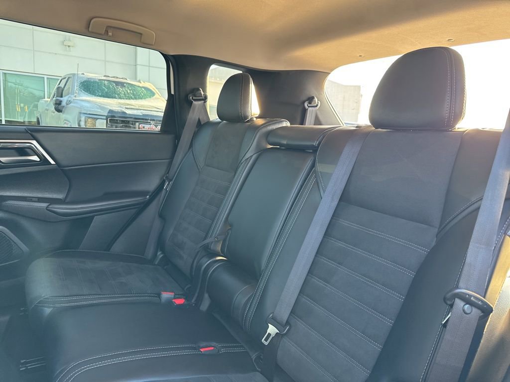 Used 2024 Mitsubishi Outlander SE image 27