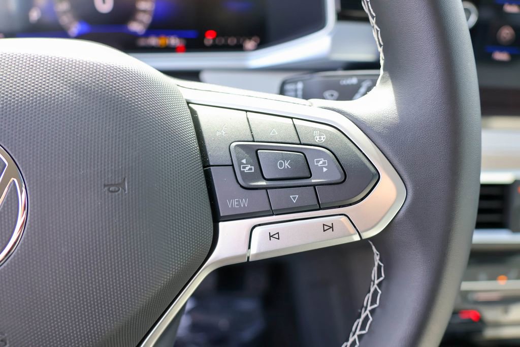 New 2025 Volkswagen Taos SE image 28