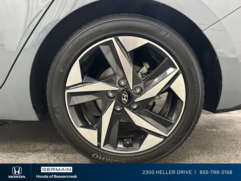 Used 2022 Hyundai Elantra Limited FWD image 14