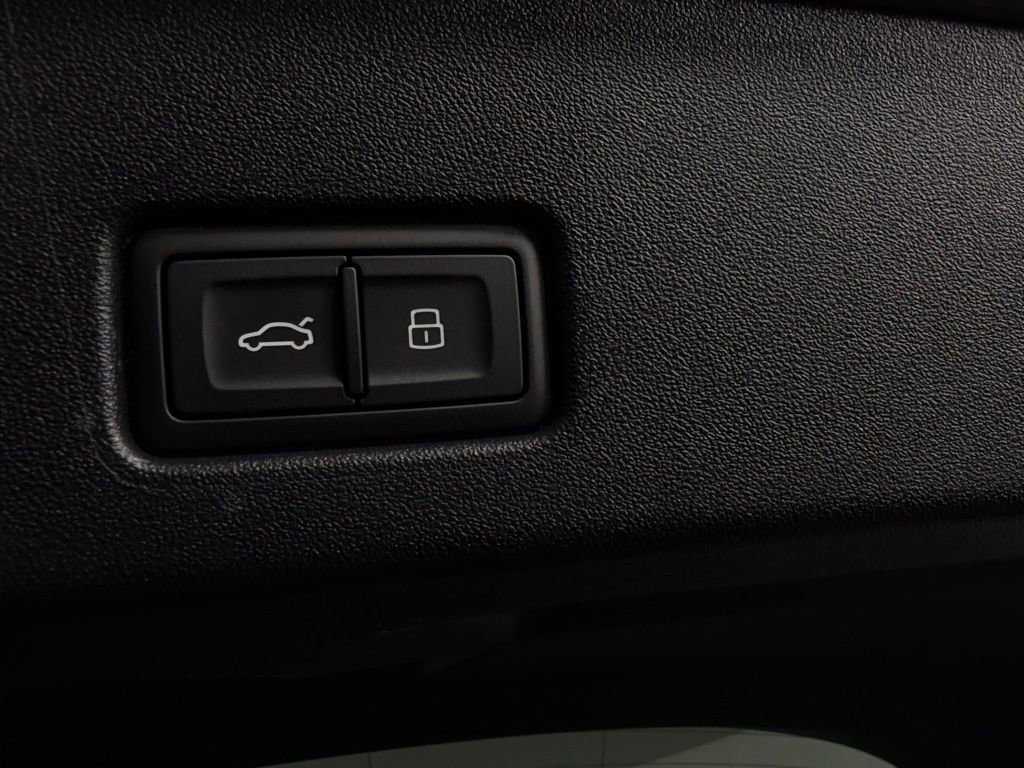 Used 2024 Audi Q4 e-tron Prestige w/ Black Optic Package image 31