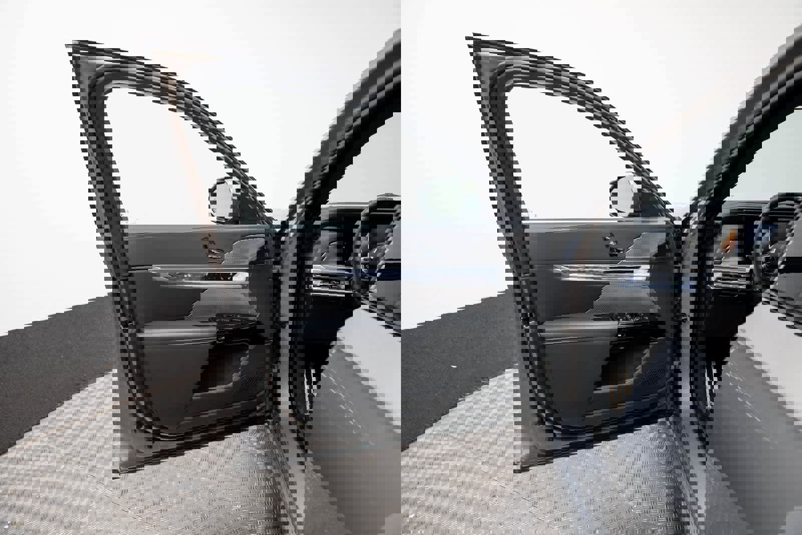 Used 2024 BMW 760i xDrive w/ Executive Package image 26