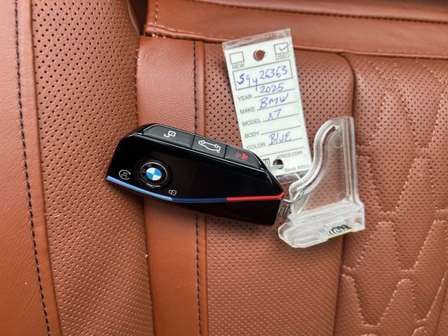 Used 2025 BMW X7 M60i image 18