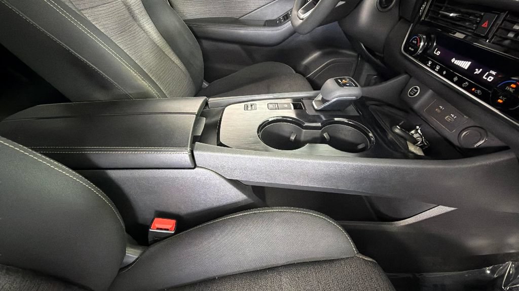 Used 2021 Nissan Rogue SV FWD image 33