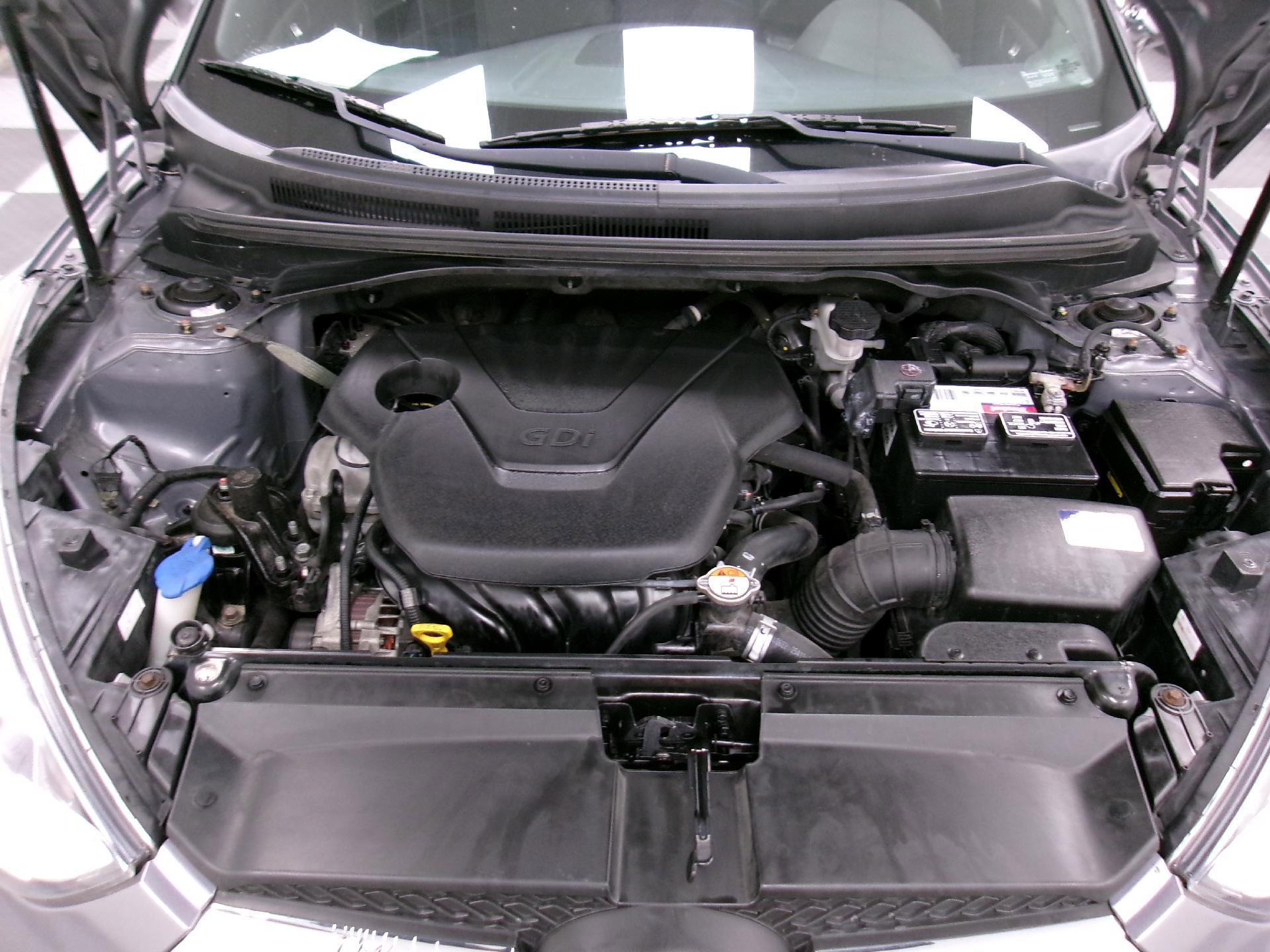 Used 2017 Hyundai Veloster Value Edition image 17