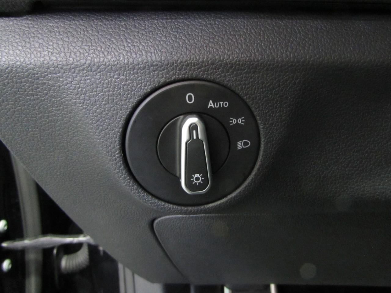 Used 2025 Volkswagen Jetta Sport image 21