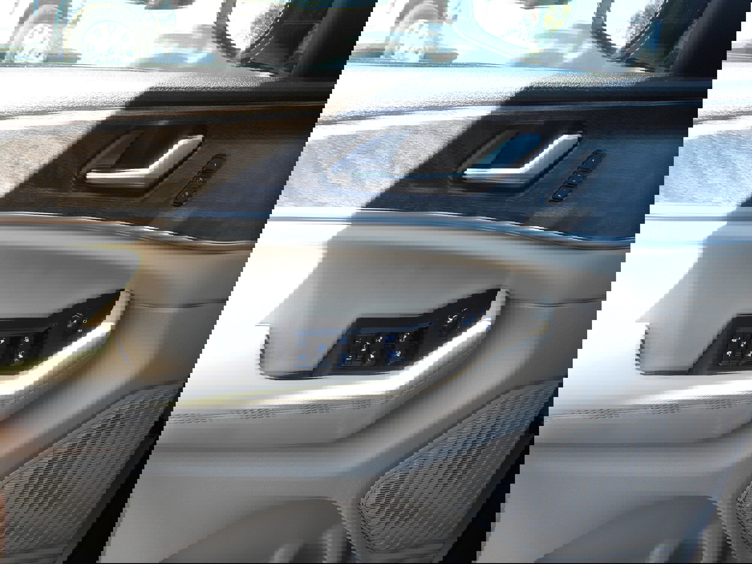 Used 2024 Jeep Grand Cherokee L Limited w/ Luxury Tech Group II image 11