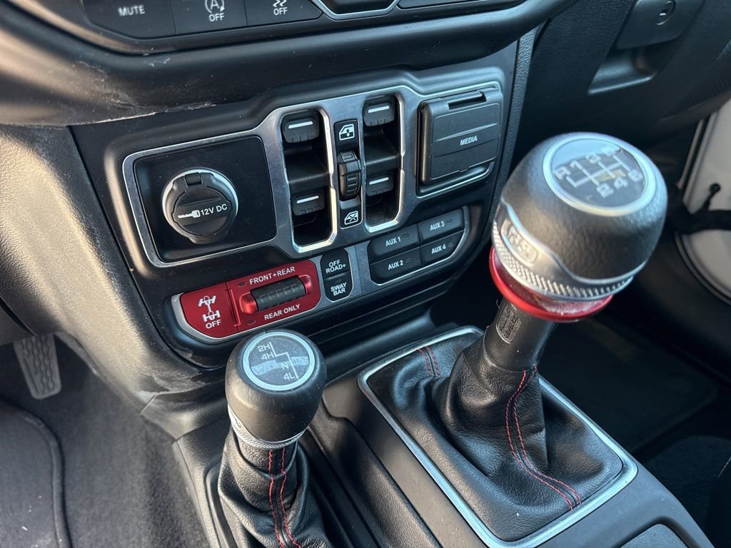 Used 2022 Jeep Gladiator Rubicon w/ Cold Weather Group AWD/4WD image 35