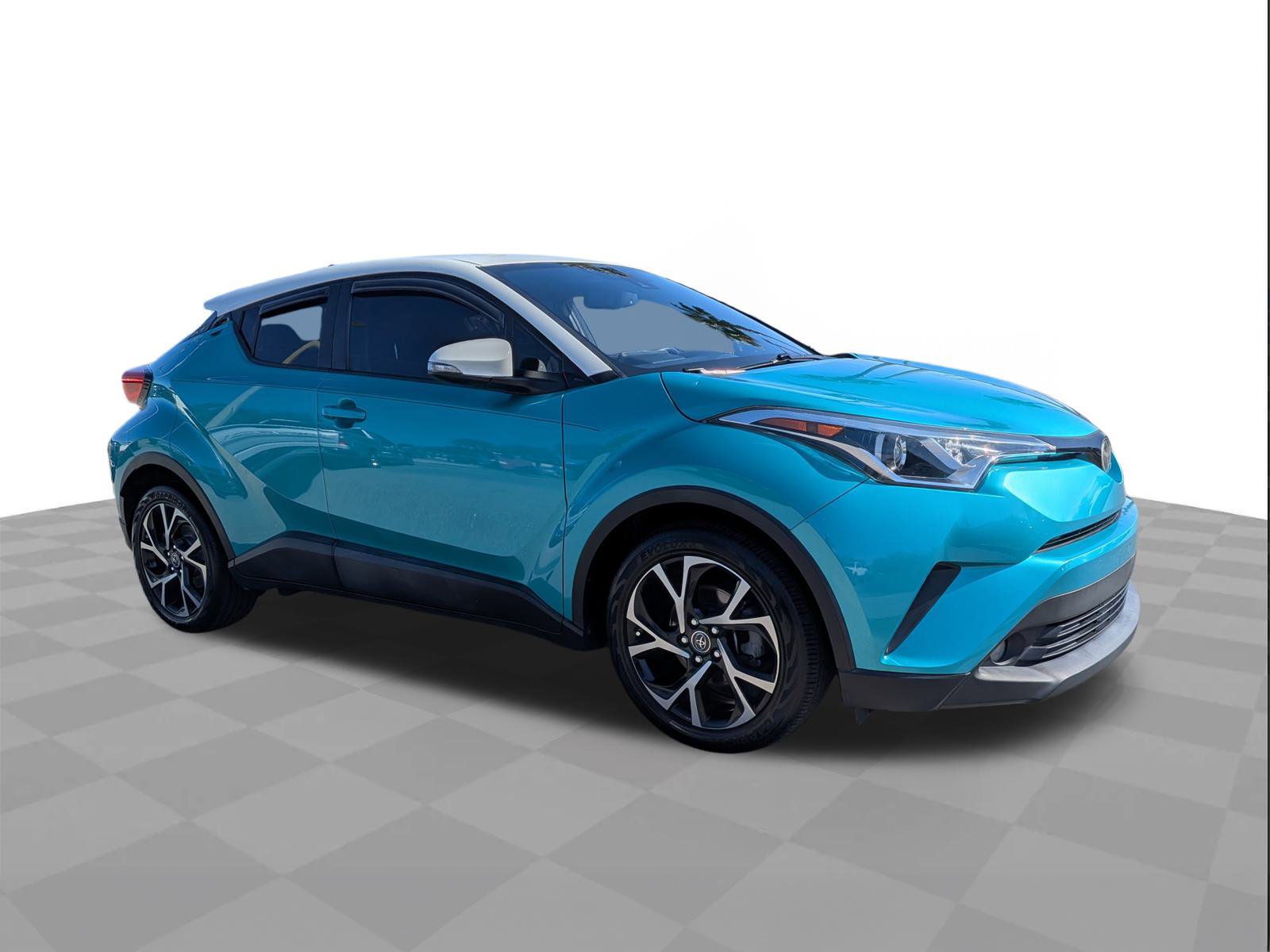 Used 2018 Toyota C-HR XLE image 2