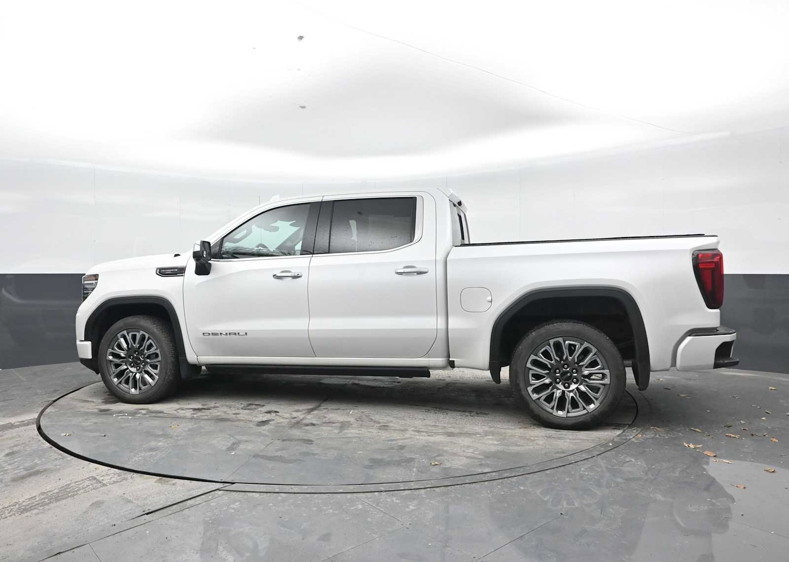 Used 2025 GMC Sierra 1500 Denali Ultimate AWD/4WD image 3