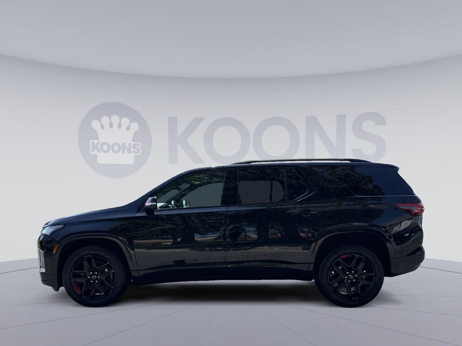 Used 2022 Chevrolet Traverse Premier w/ Redline Edition AWD/4WD image 2