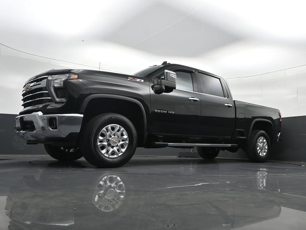 Used 2024 Chevrolet Silverado 2500 LTZ w/ LTZ Convenience Package AWD/4WD image 31