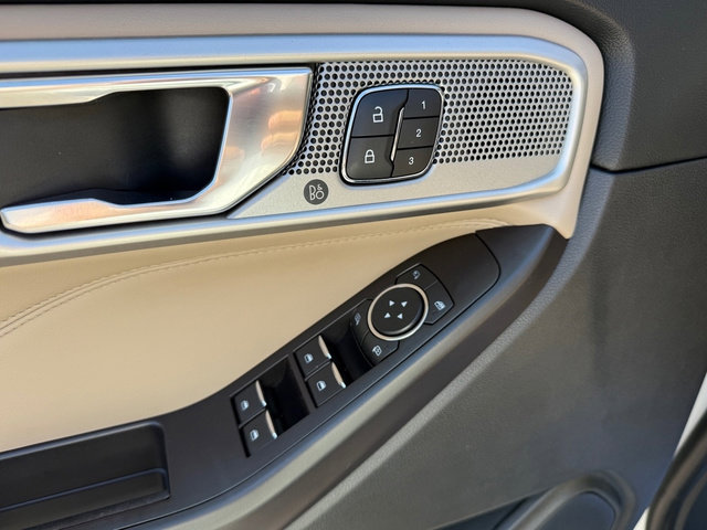 Used 2020 Ford Explorer Limited image 12