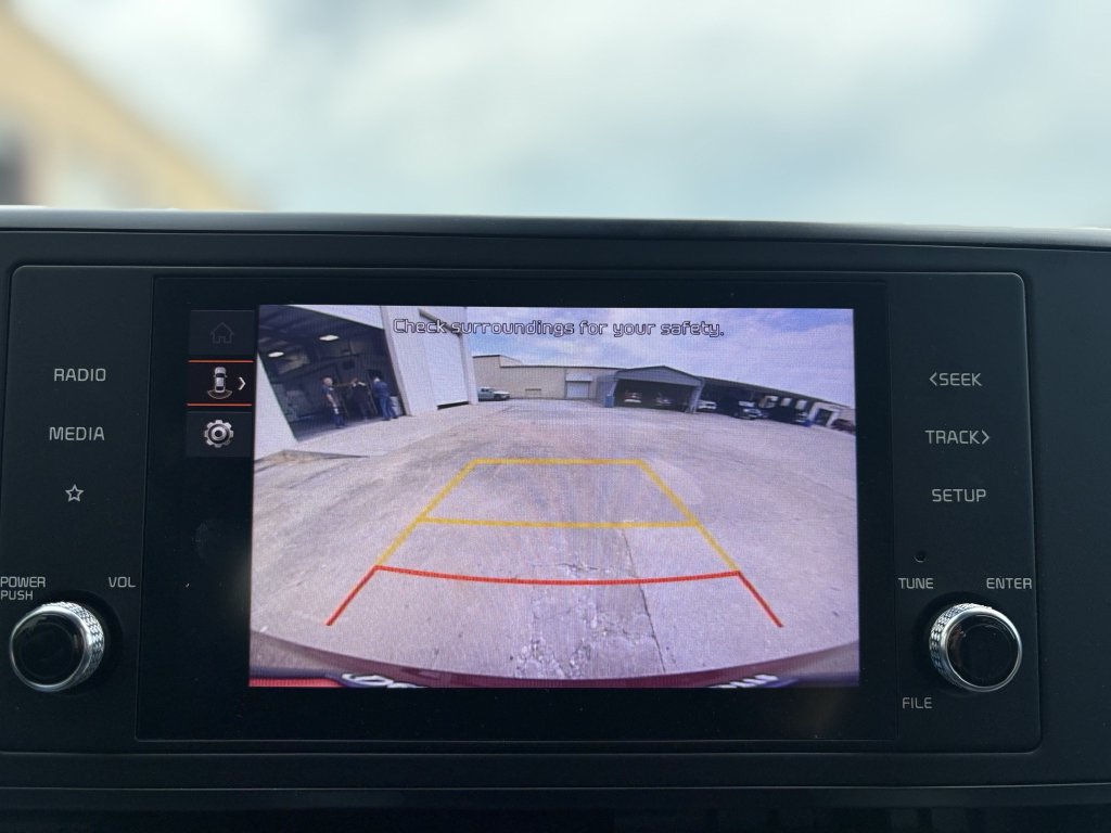 Used 2024 Kia Carnival LX FWD image 19