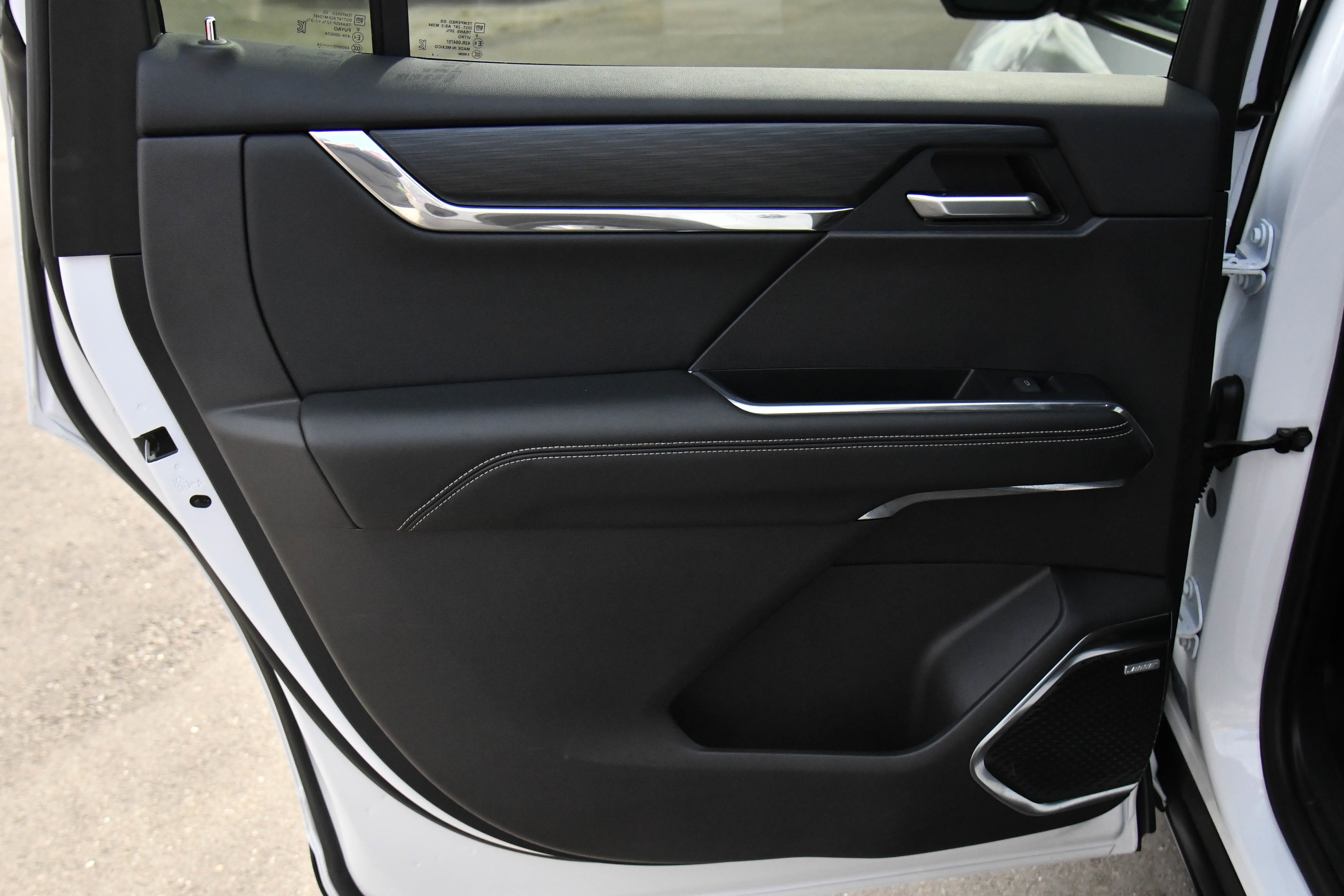 Used 2024 GMC Acadia Elevation image 42