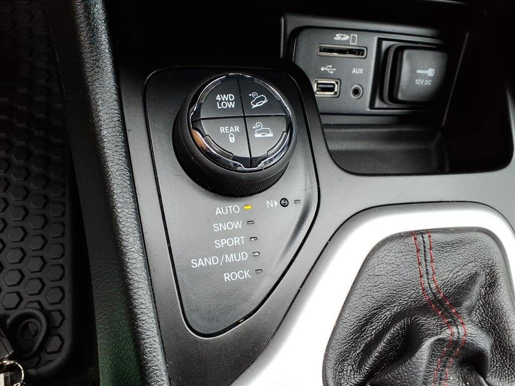 Used 2014 Jeep Cherokee Trailhawk w/ Leather Interior Group image 23