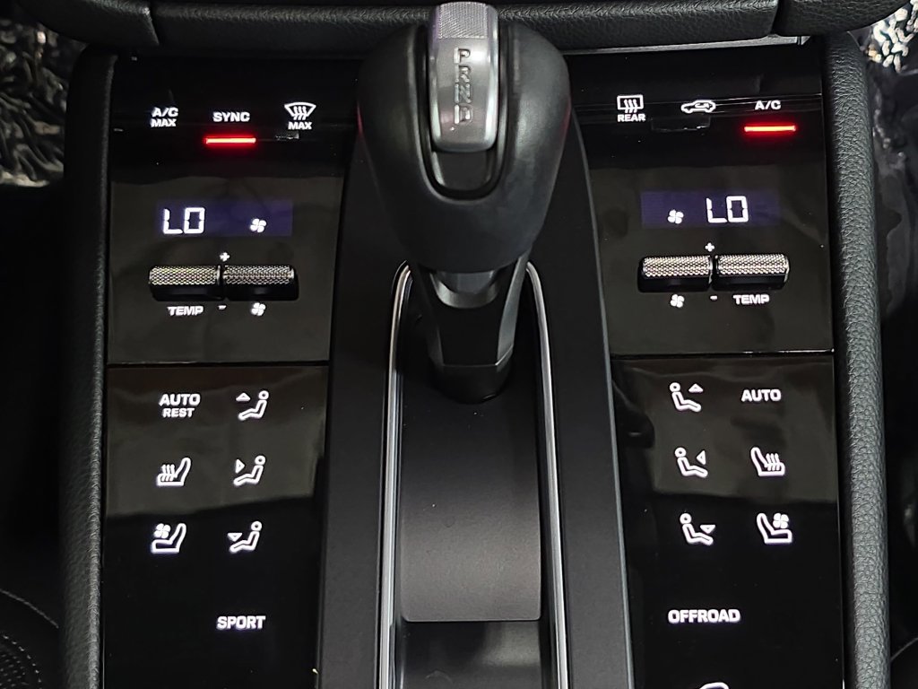 Certified 2026 Porsche Macan AWD/4WD image 19