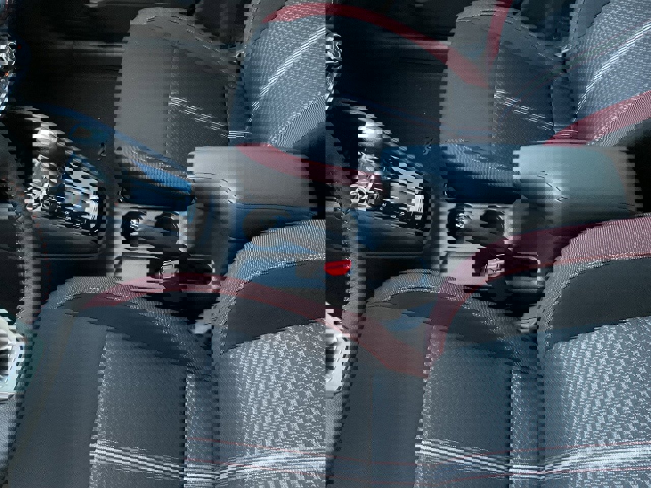 New 2025 Nissan Versa SR w/ Trunk Package image 30