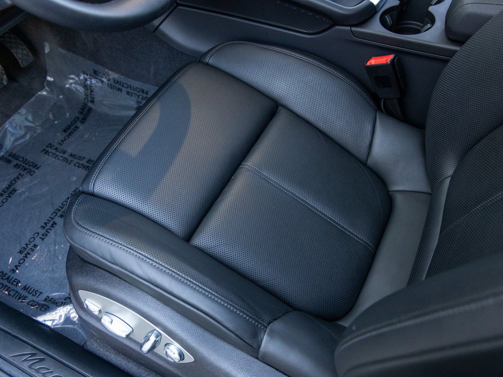 Certified 2025 Porsche Macan image 26