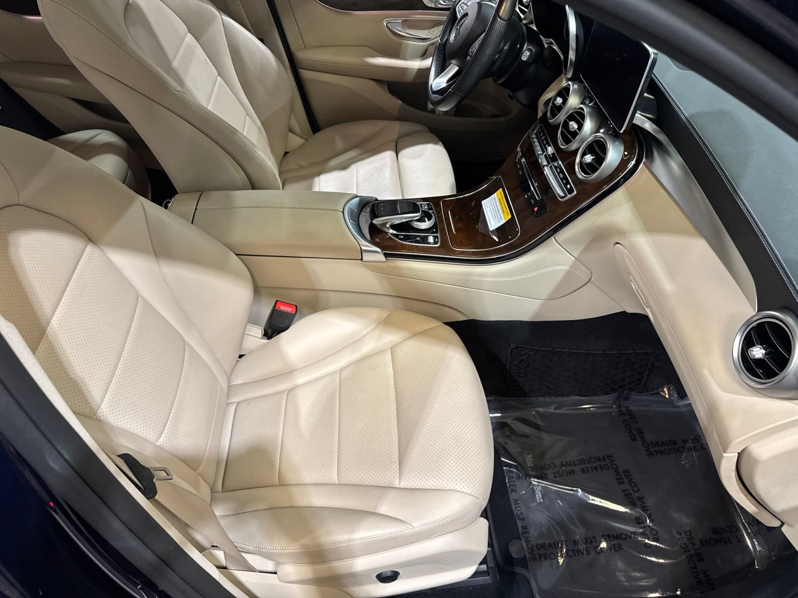 Used 2017 Mercedes-Benz GLC 300 4MATIC image 37