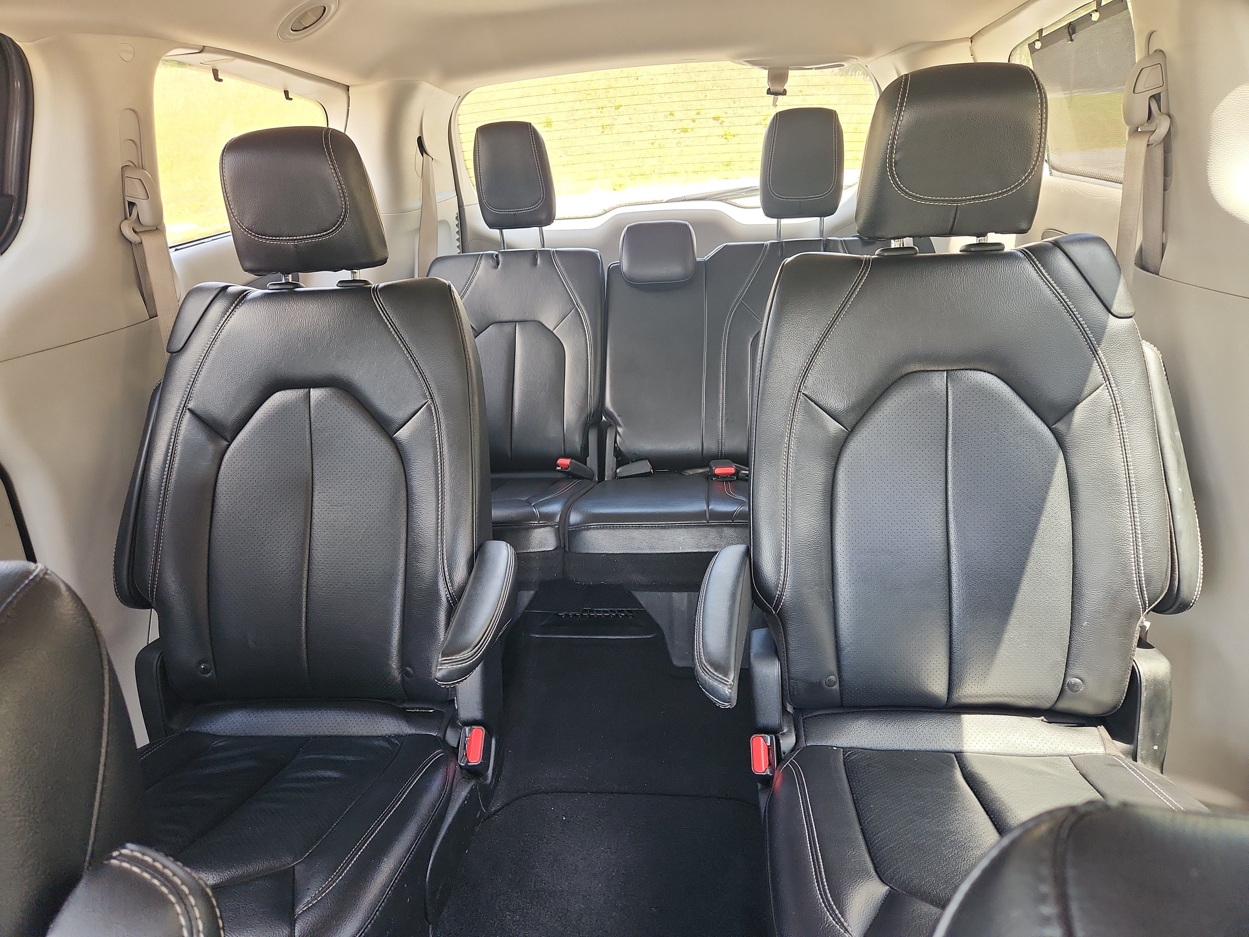 Used 2022 Chrysler Pacifica Touring-L FWD image 19