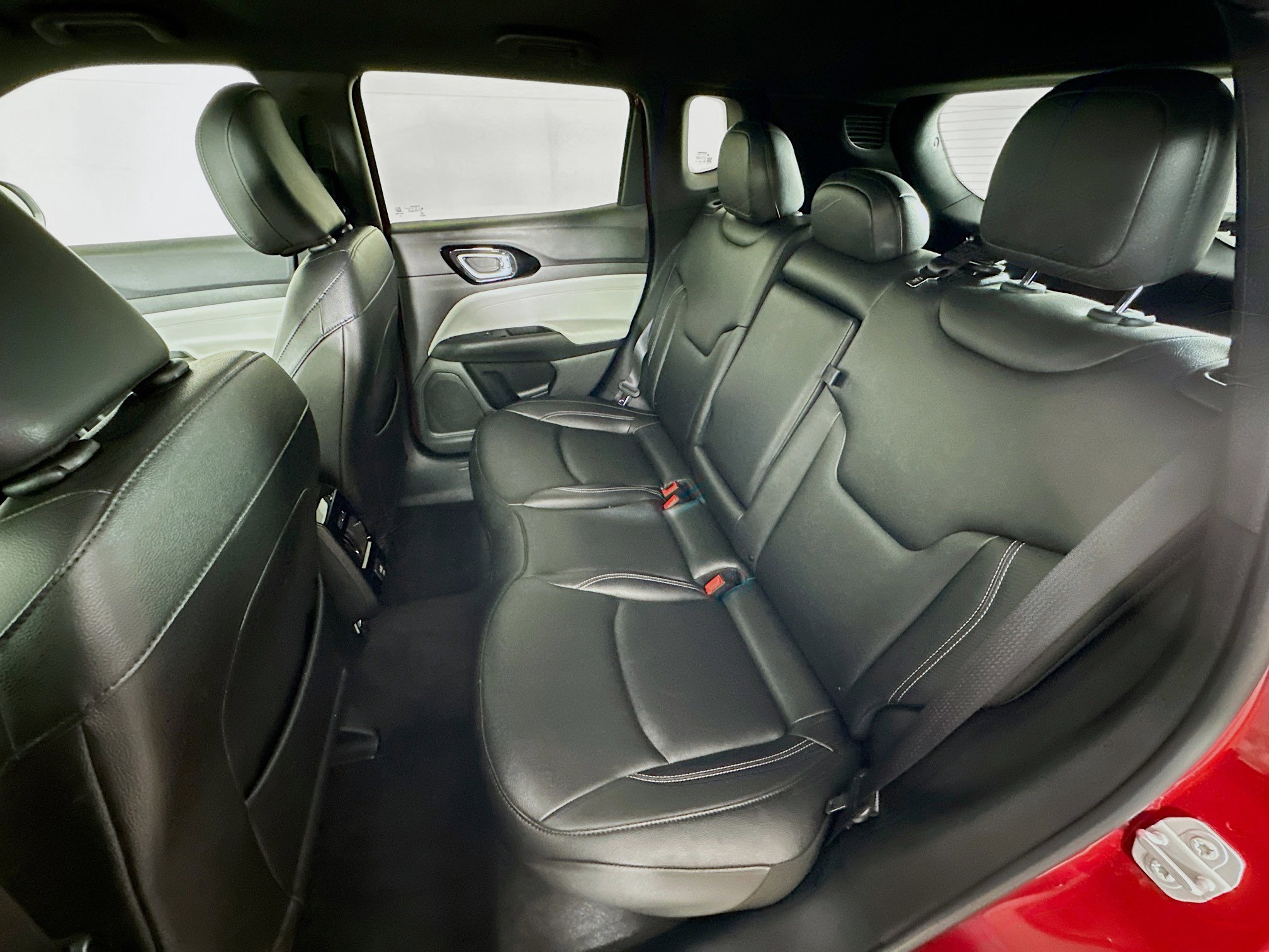 Used 2025 Jeep Compass Limited image 26