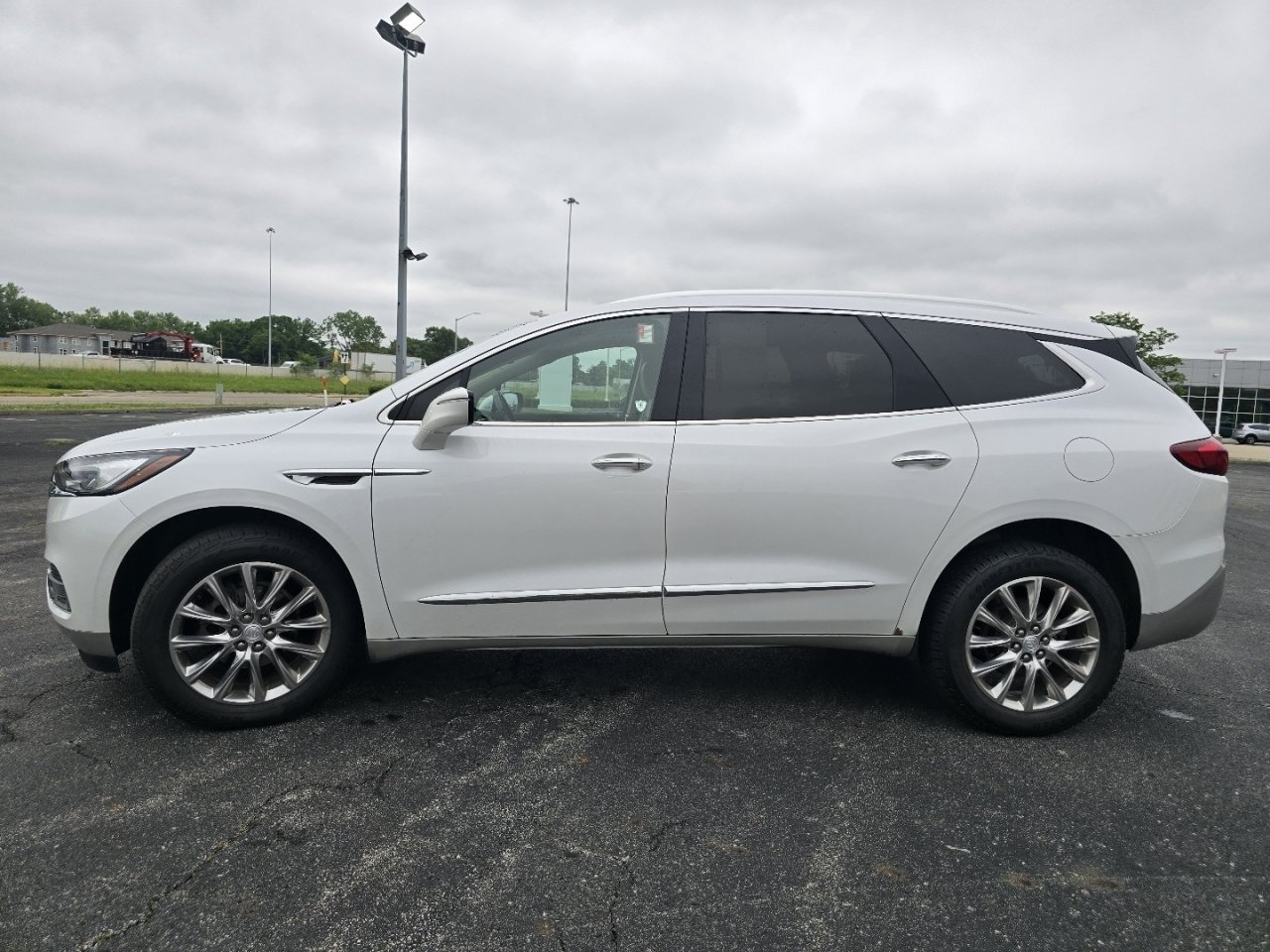 Used 2021 Buick Enclave Premium w/ Sun and Sites Package AWD/4WD image 15