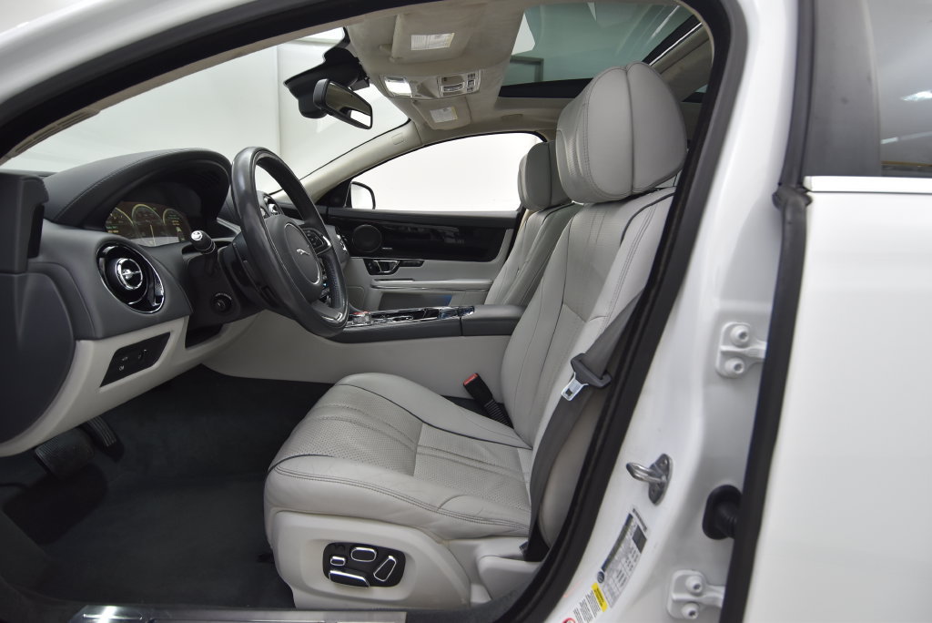 Used 2015 Jaguar XJ L Supercharged RWD image 35