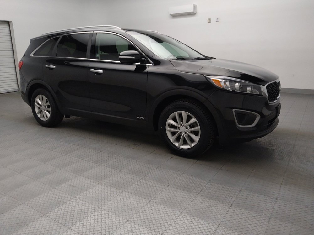 Used 2017 Kia Sorento LX w/ LX Convenience Package image 13
