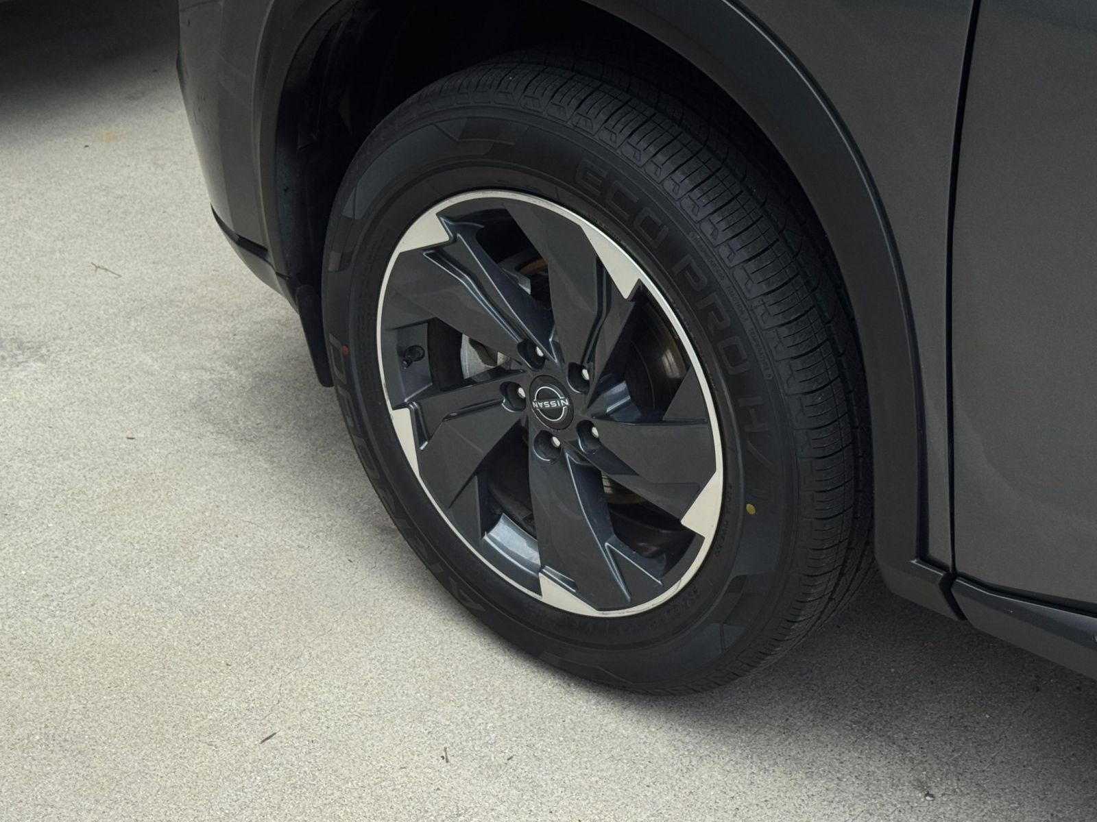 Used 2025 Nissan Rogue SV FWD image 32