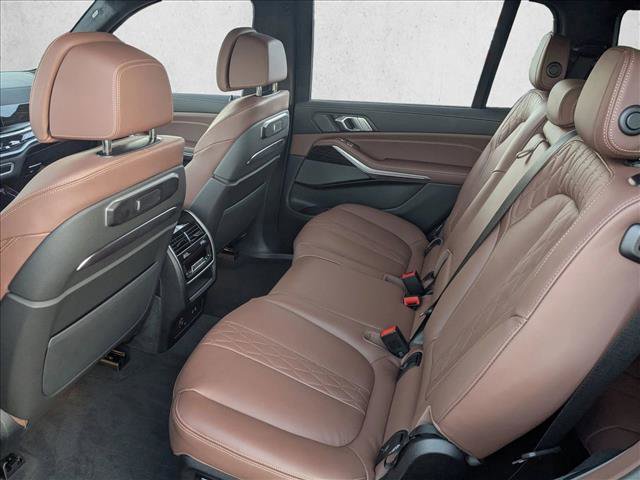 Used 2025 BMW X7 M60i image 17