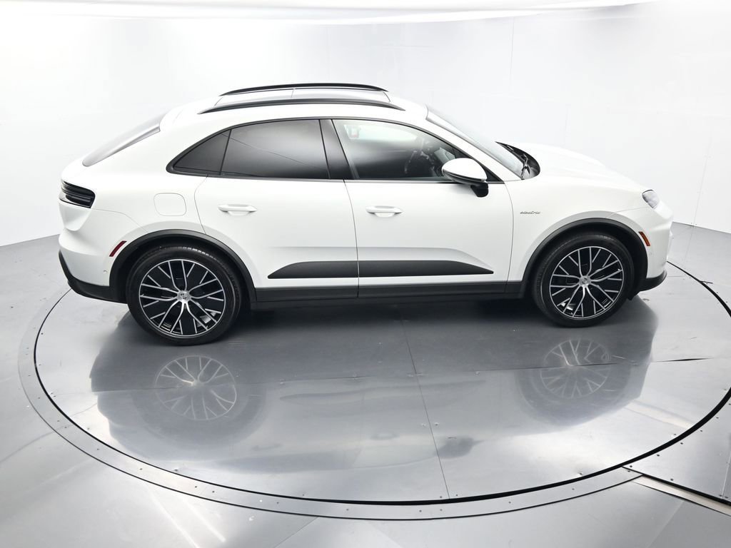 Certified 2024 Porsche Macan 4 Electric image 40