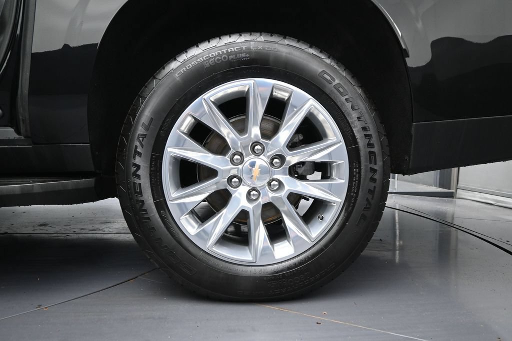 Used 2026 Chevrolet Suburban Premier AWD/4WD image 14