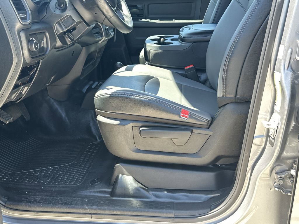 Used 2024 RAM 3500 Tradesman w/ Chrome Appearance Group AWD/4WD image 9