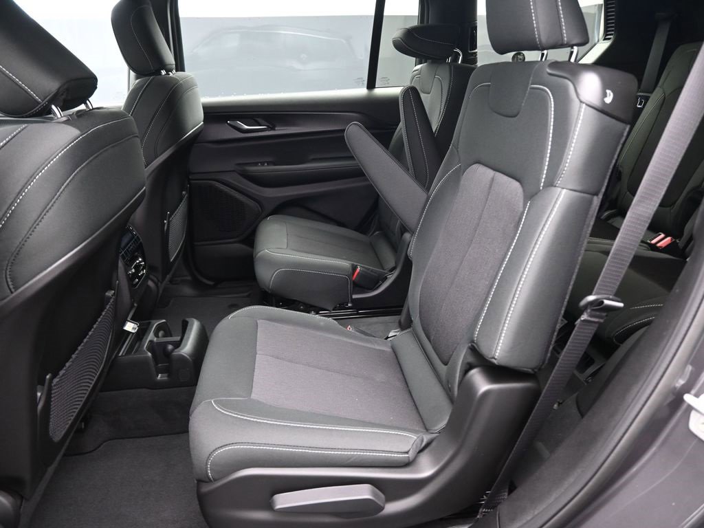 New 2025 Jeep Grand Cherokee L Laredo w/ Luxury Tech Group I image 24