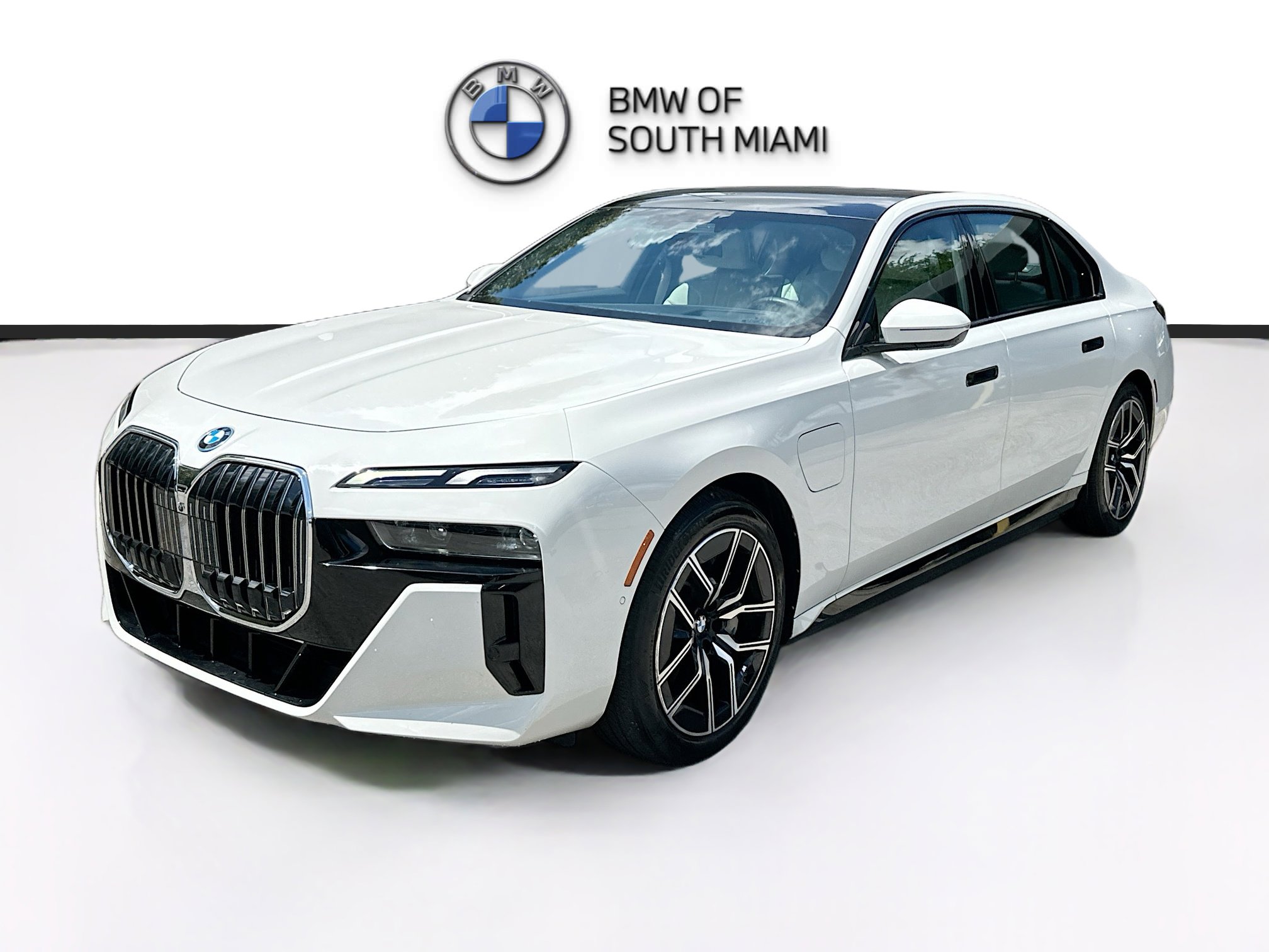 Used 2024 BMW 750e xDrive AWD/4WD image 3