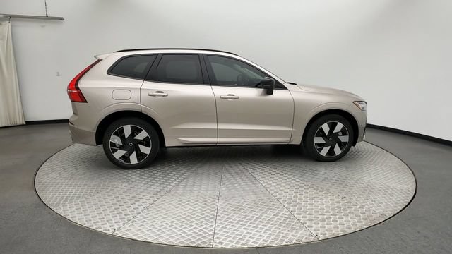 Used 2025 Volvo XC60 T8 Plus w/ Protection Package Premier AWD/4WD image 9