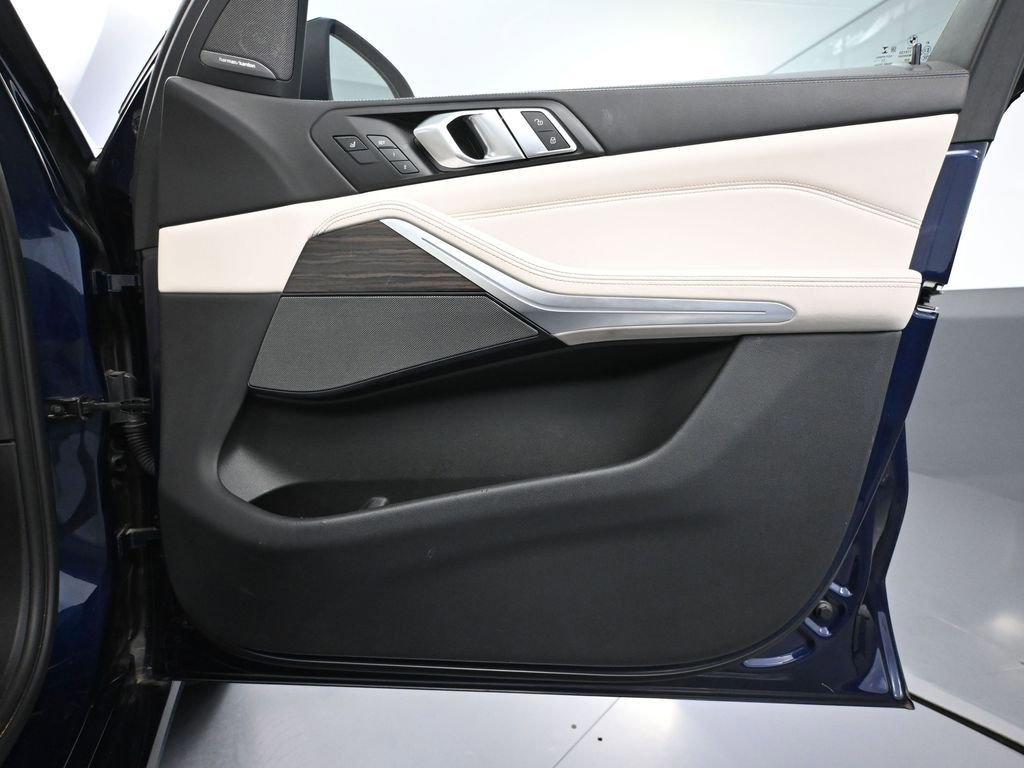 Used 2023 BMW X7 xDrive40i w/ Executive Package image 57