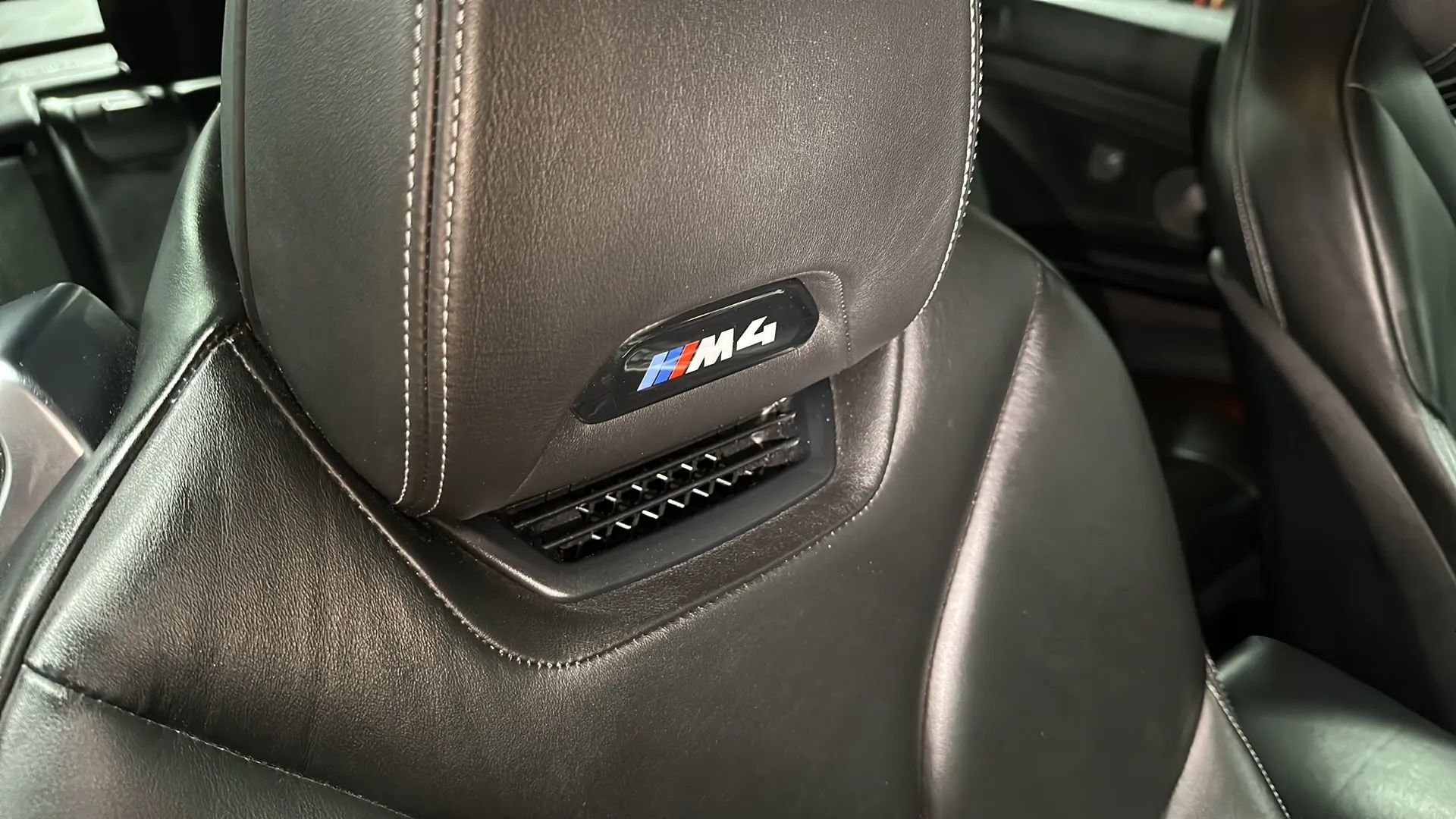 Used 2018 BMW M4 Convertible image 23