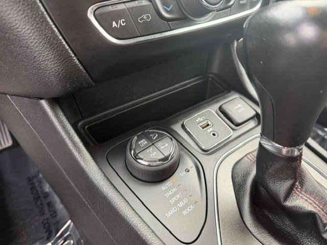 Used 2022 Jeep Cherokee Trailhawk w/ Sound & Nav Group AWD/4WD image 22