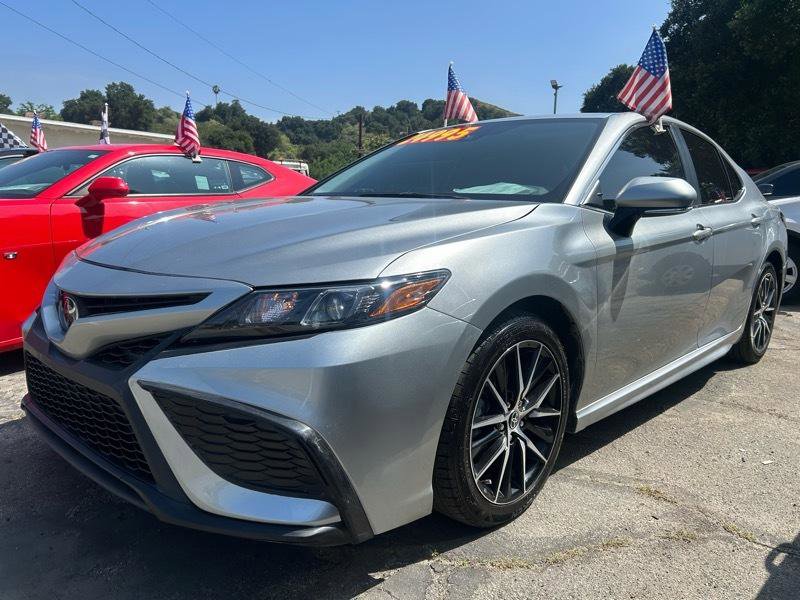 Used 2024 Toyota Camry SE FWD image 1