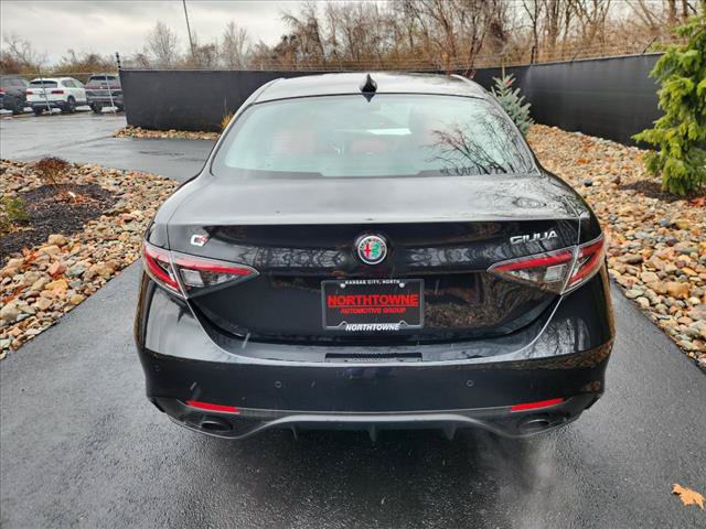 Used 2024 Alfa Romeo Giulia Veloce AWD/4WD image 4
