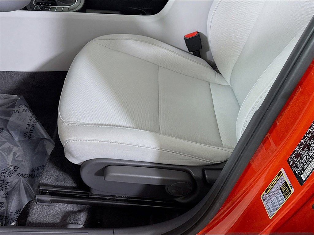 Certified 2025 Hyundai Kona SE image 24
