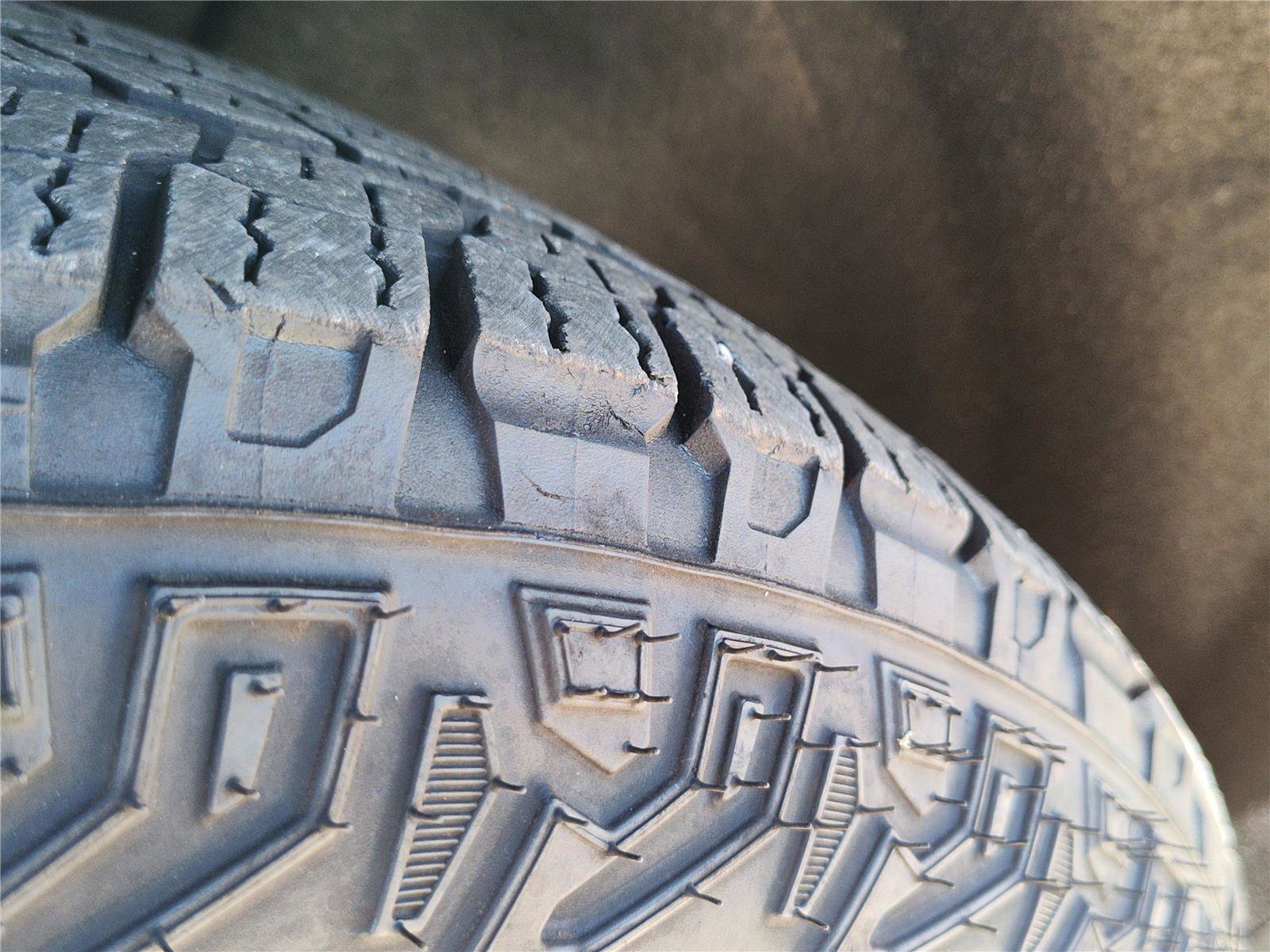 Used 2024 GMC Yukon AT4 w/ Technology Package image 15